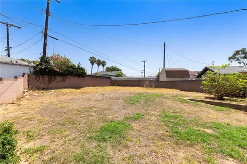 Exterior - 2904 W Caldwell St, Compton, CA 90220 photo 8 of 13