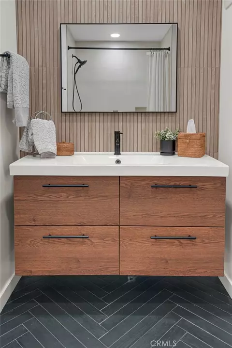 Bath - 3733 Pine, Long Beach, CA 90807 photo 3 of 5