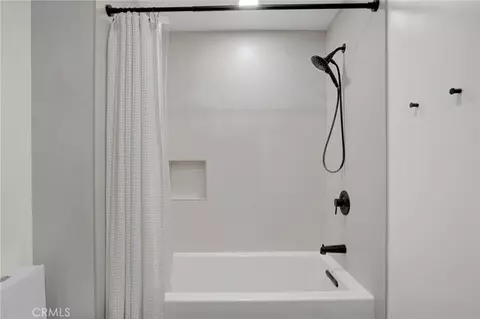 Bath - 3733 Pine, Long Beach, CA 90807 photo 4 of 5