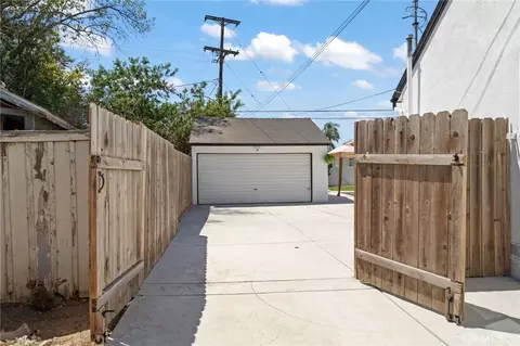 Exterior - 941 E Ridgewood, Long Beach, CA 90807 photo 2 of 7