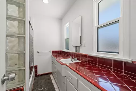 Bath - 941 E Ridgewood, Long Beach, CA 90807 photo 2 of 2
