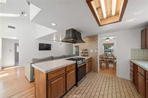 Kitchen - 941 E Ridgewood, Long Beach, CA 90807 photo 4 of 4