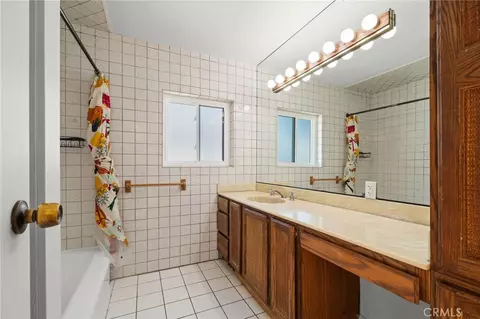 Bath - 941 E Ridgewood, Long Beach, CA 90807 photo 1 of 2