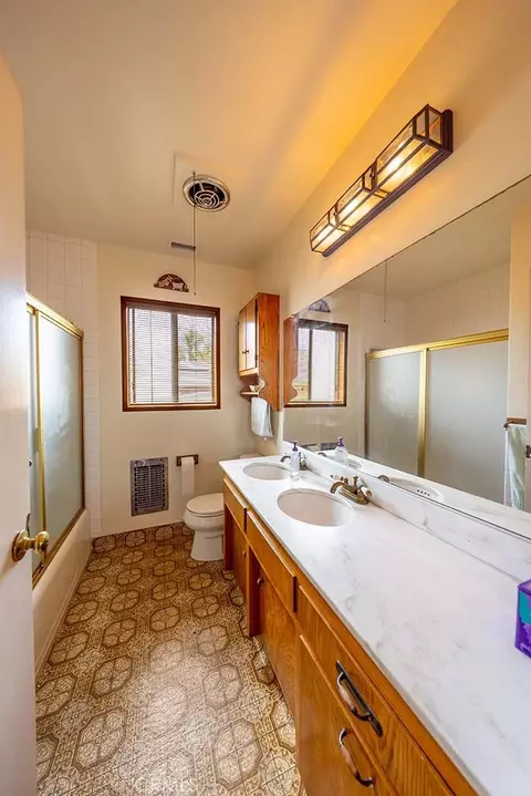 Bath - 9321 Sideview, Downey, CA 90240 photo 2 of 2