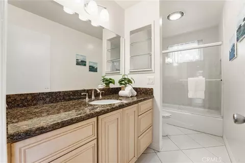Bath - 1544 E Riverview, Orange, CA 92865 photo 3 of 3