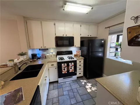 Kitchen - 700 E Lk #67, Orange, CA 92866 photo 2 of 3