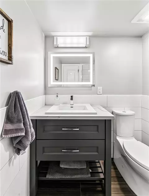 Bath - 7920 E Tarma St, Long Beach, CA 90808 photo 9 of 12