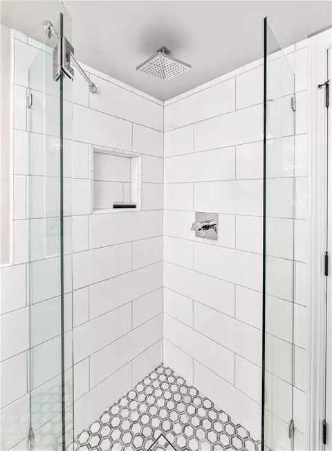 Bath - 7920 E Tarma St, Long Beach, CA 90808 photo 11 of 12