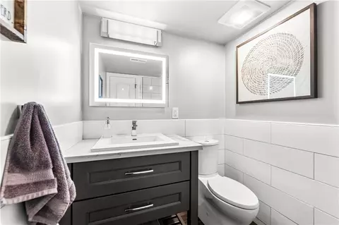Bath - 7920 E Tarma St, Long Beach, CA 90808 photo 10 of 12