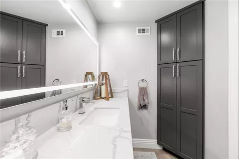 Bath - 7920 E Tarma St, Long Beach, CA 90808 photo 8 of 12