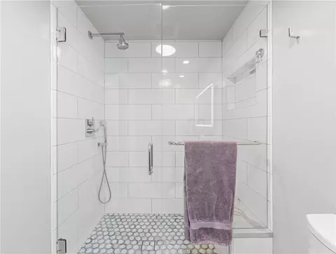 Bath - 7920 E Tarma St, Long Beach, CA 90808 photo 6 of 12