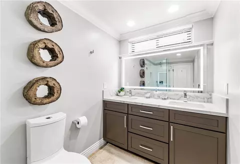 Bath - 7920 E Tarma St, Long Beach, CA 90808 photo 1 of 12