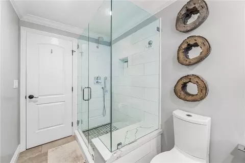 Bath - 7920 E Tarma St, Long Beach, CA 90808 photo 2 of 12