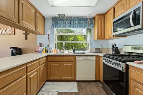 Kitchen - 15158 Willow, Hesperia, CA 92345 photo 2 of 2