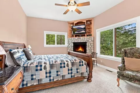 Bedroom - 649 Sutter, Lake Arrowhead, CA 92352 photo 3 of 5