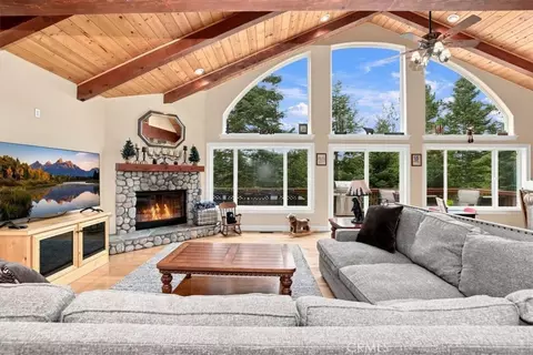 Living - 649 Sutter, Lake Arrowhead, CA 92352 photo 1 of 2