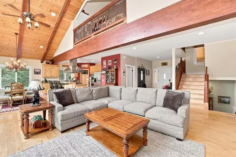 Living - 649 Sutter, Lake Arrowhead, CA 92352 photo 2 of 2