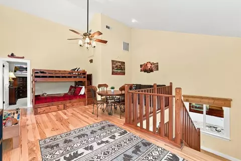 Bedroom - 649 Sutter, Lake Arrowhead, CA 92352 photo 4 of 5