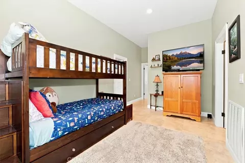 Bedroom - 649 Sutter, Lake Arrowhead, CA 92352 photo 1 of 5