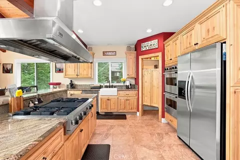 Kitchen - 649 Sutter, Lake Arrowhead, CA 92352 photo 2 of 3