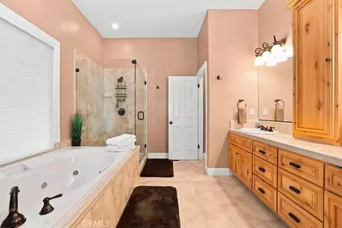 Bath - 649 Sutter, Lake Arrowhead, CA 92352 photo 3 of 4