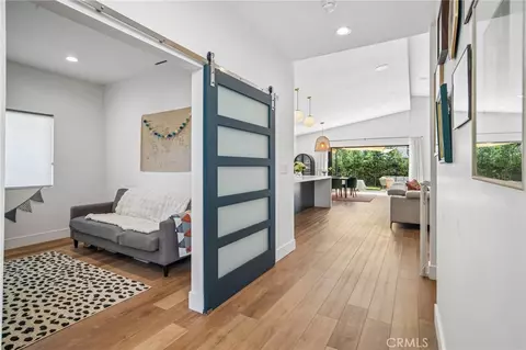 Entry Way - 6840 E 10th St, Long Beach, CA 90815 photo 3 of 4