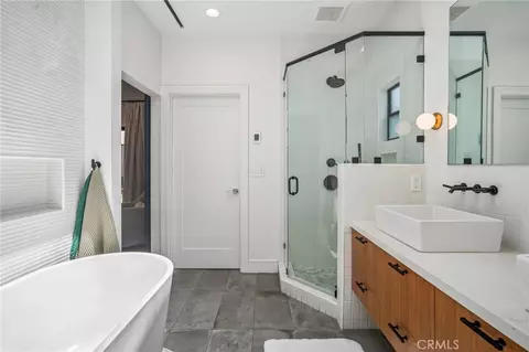 Bath - 6840 E 10th St, Long Beach, CA 90815 photo 4 of 5