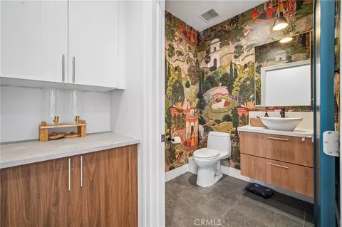 Bath - 6840 E 10th St, Long Beach, CA 90815 photo 1 of 5