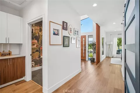 Entry Way - 6840 E 10th St, Long Beach, CA 90815 photo 2 of 4