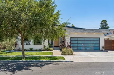 Exterior - 6840 E 10th St, Long Beach, CA 90815 photo 2 of 8