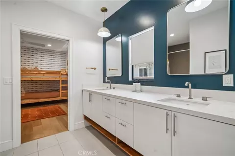 Bath - 6840 E 10th St, Long Beach, CA 90815 photo 5 of 5