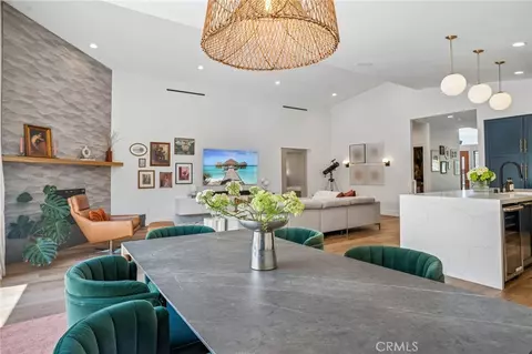 Dining - 6840 E 10th St, Long Beach, CA 90815 photo 3 of 3