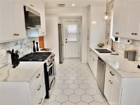 Kitchen - 5147 E Harco, Long Beach, CA 90808 photo 2 of 7