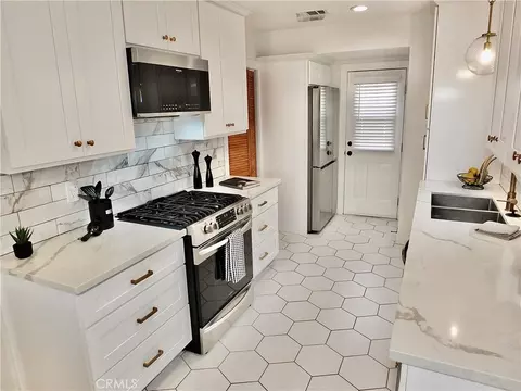 Kitchen - 5147 E Harco, Long Beach, CA 90808 photo 5 of 7
