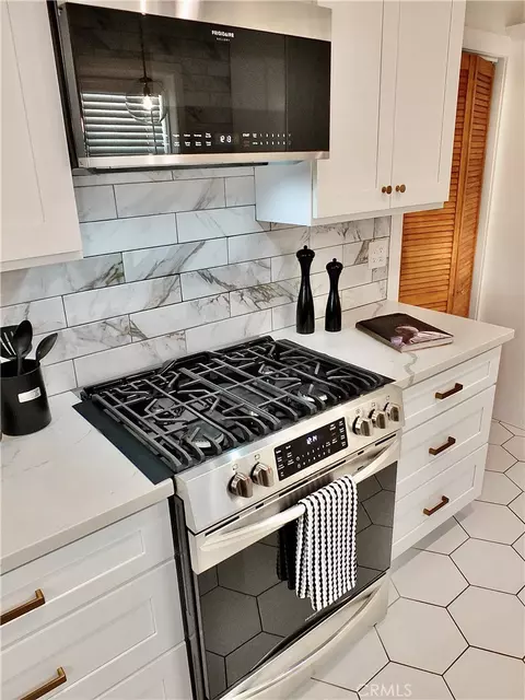 Kitchen - 5147 E Harco, Long Beach, CA 90808 photo 6 of 7