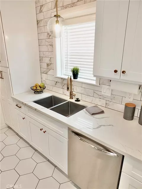 Kitchen - 5147 E Harco, Long Beach, CA 90808 photo 7 of 7