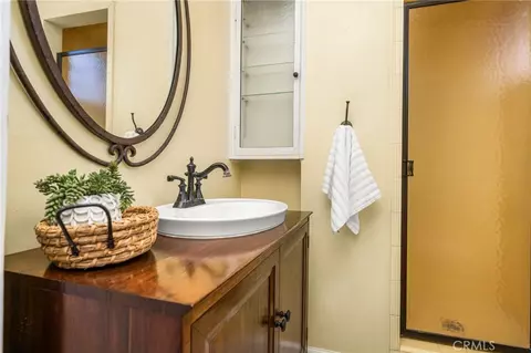Bath - 1034 E Palmyra Ave, Orange, CA 92866 photo 2 of 4