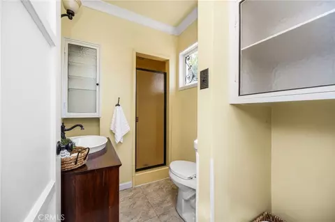 Bath - 1034 E Palmyra Ave, Orange, CA 92866 photo 1 of 4
