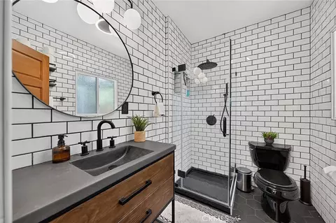 Bath - 523 Olive, Long Beach, CA 90802 photo 2 of 3