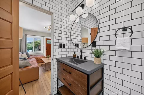 Bath - 523 Olive, Long Beach, CA 90802 photo 3 of 3