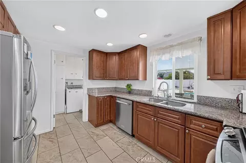 Kitchen - 5444 Peacock Ln, Riverside, CA 92505 photo 4 of 5
