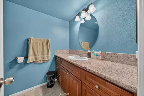 Bath - 5444 Peacock Ln, Riverside, CA 92505 photo 3 of 6