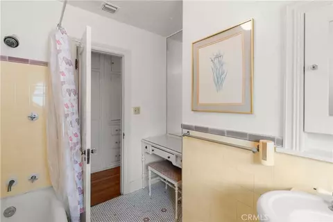 Bath - 3729 Olive, Long Beach, CA 90807 photo 5 of 5