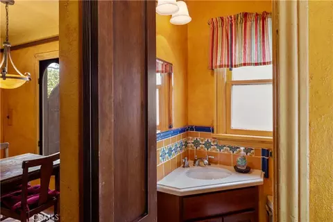 Bath - 3729 Olive, Long Beach, CA 90807 photo 3 of 5