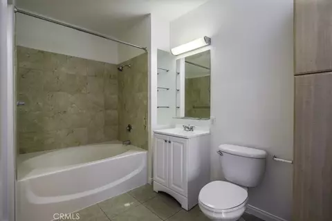 Bath - 388 E Ocean Blvd #1401, Long Beach, CA 90802 photo 2 of 4