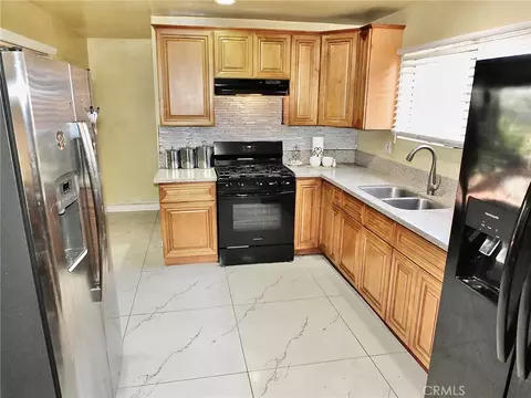 Kitchen - 13912 S Parmelee, Compton, CA 90222 photo 1 of 3