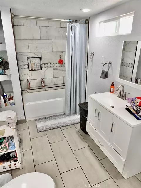 Bath - 13912 S Parmelee, Compton, CA 90222 photo 3 of 3