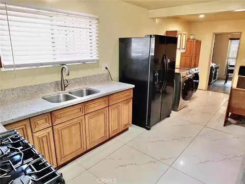 Kitchen - 13912 S Parmelee, Compton, CA 90222 photo 2 of 3