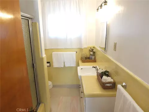 Bath - 1724 E 1st St #9, Long Beach, CA 90802 photo 2 of 4