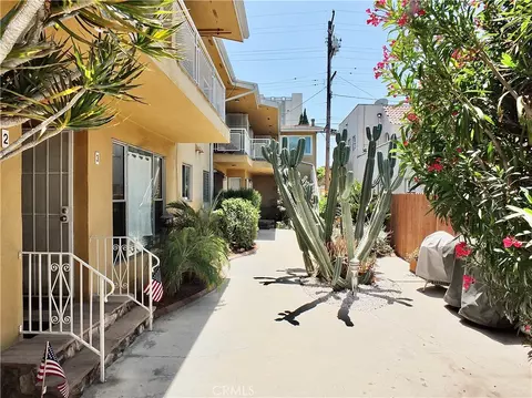 Exterior - 1724 E 1st St #9, Long Beach, CA 90802 photo 2 of 7